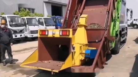 压缩式垃圾车带粉碎机视频